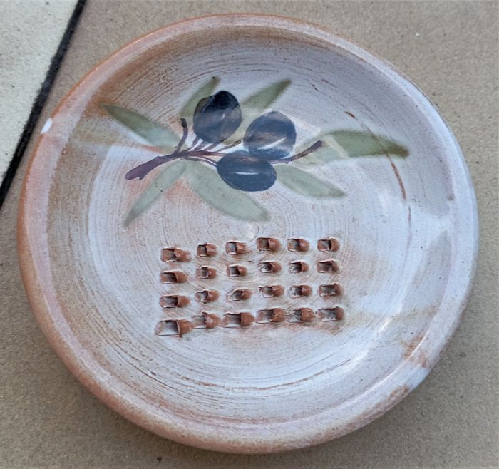 Gratte-ail provençal, poterie de Vallauris - photo numéro 3