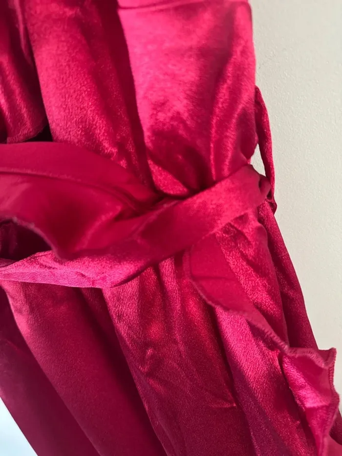 👗 🌻Little Mistress - Taille L- Robe - bordeaux portefeuille à volants - neuf sans étiquette - photo numéro 4