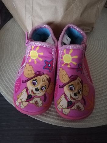 Chaussons taille 22