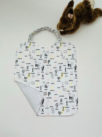 Bavoir élastique 36X30 motif alphabet