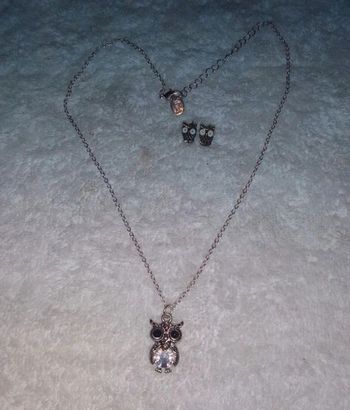 collier et boucles d'oreilles tbe