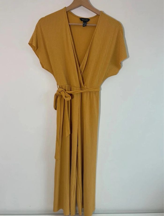 Combinaison jaune moutarde