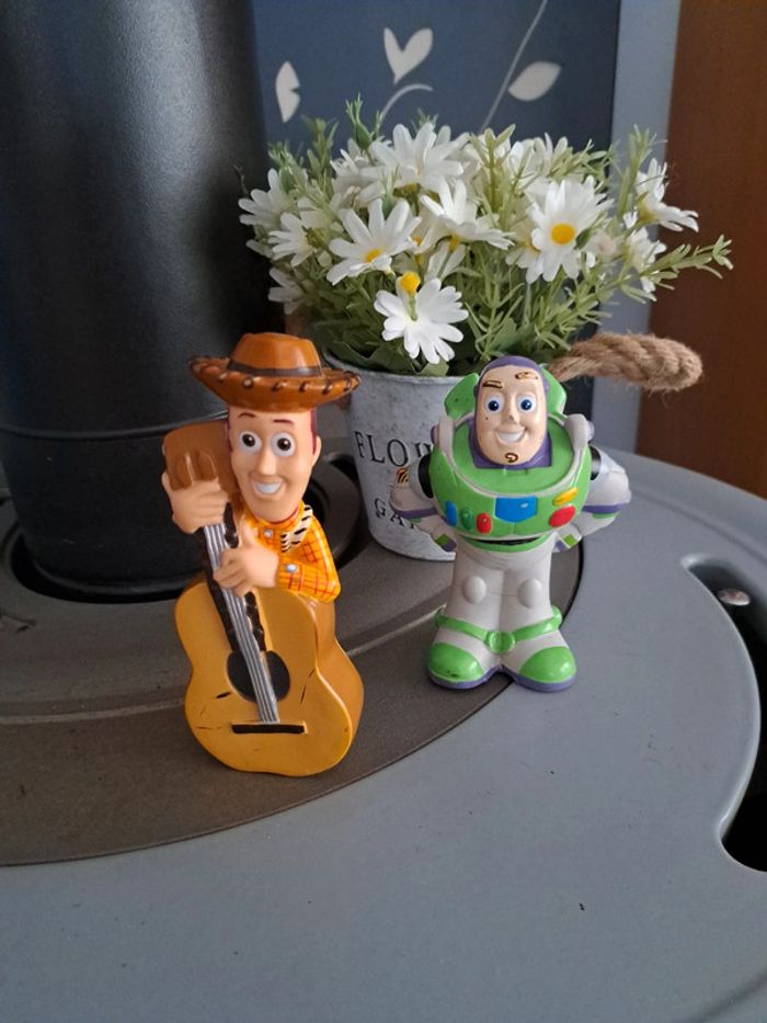 Figurines buzz l éclair et woody