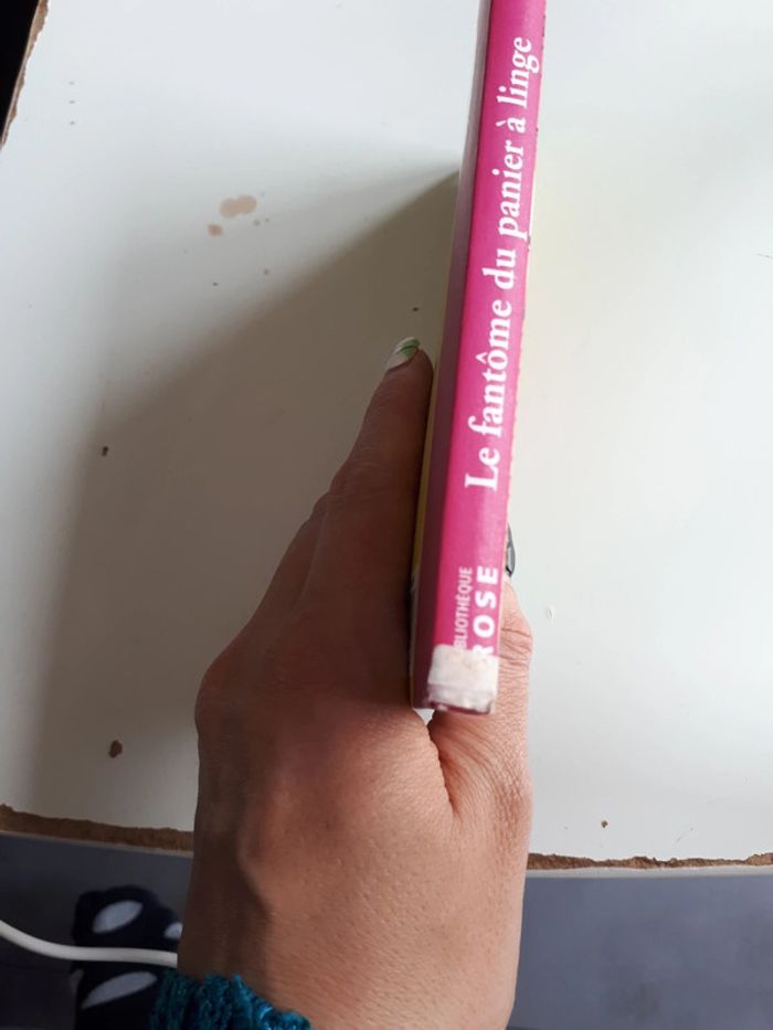 Livre bibliothèque rose le fantôme du panier à linge - photo numéro 4