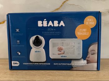 Babyphone Béaba Zen+ vendu dans la boîte d'origine avec les deux chargeurs officiels.