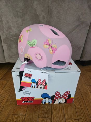Casque velo enfant minie
51 -56 cm neuf avec étiquettes
Marque alpina