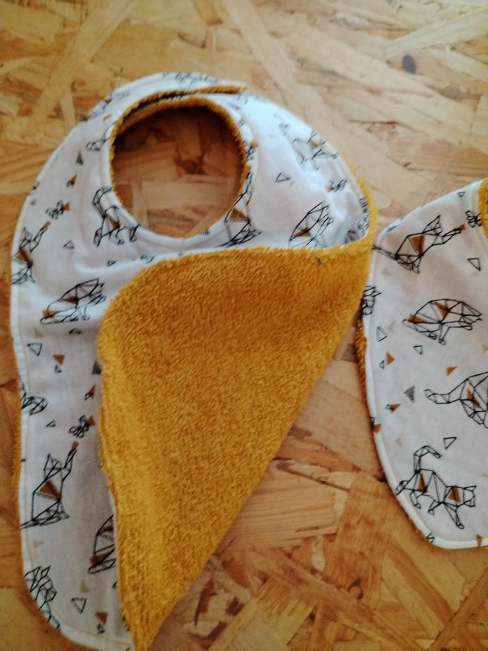 Lot de 2 bavoirs - photo numéro 4