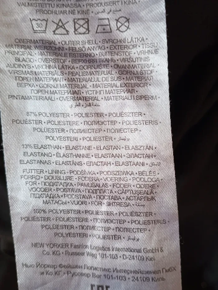 Robe courte noire avec ceinture dorée taille 38 - photo numéro 4