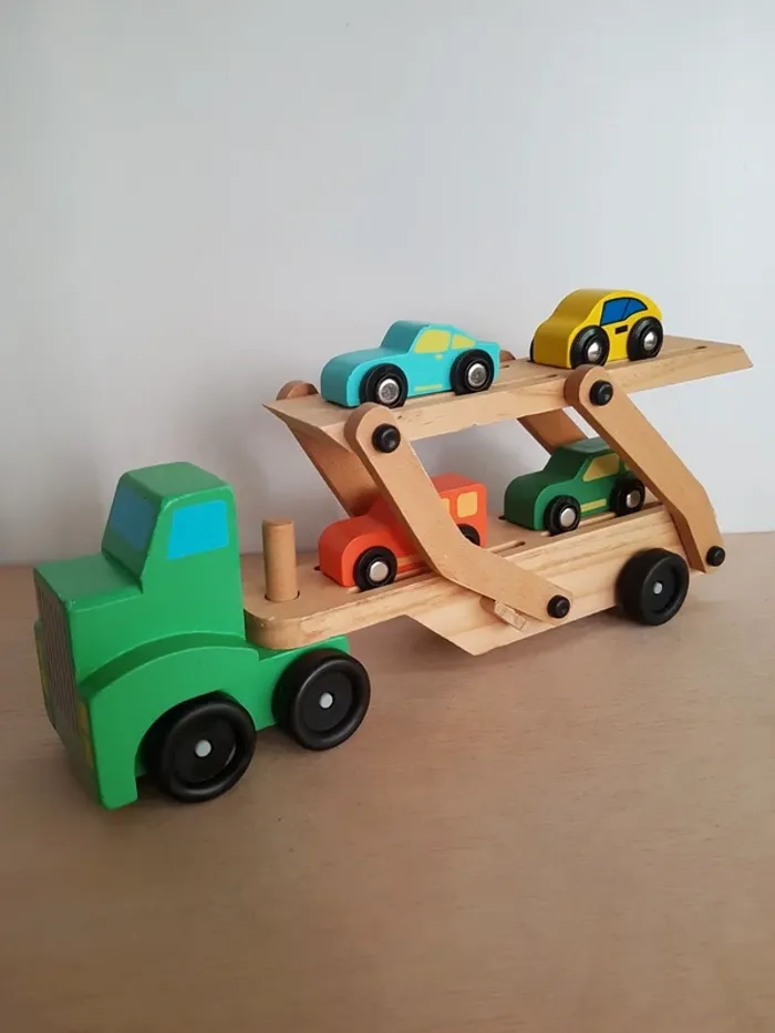 Camion transporteur double pont Mélissa and Doug et petites voitures en bois - photo numéro 4