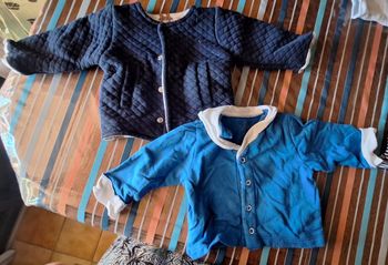 Lot 2 gilets - 1mois