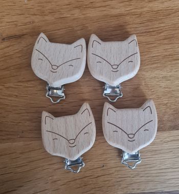 Accroche tetine en bois 