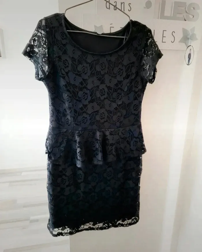 Magnifique robe en dentelle noire
