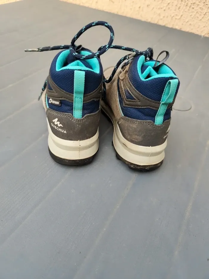 Chaussures de randonnée Quechua taille 34 - photo numéro 3
