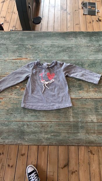 T-shirt manches longues tape-à-l’œil