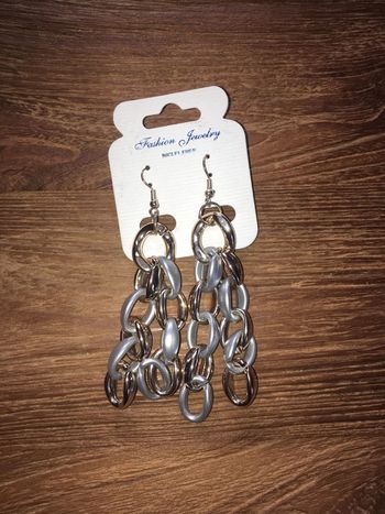 Jolies boucles d’oreilles fantaisie neuves