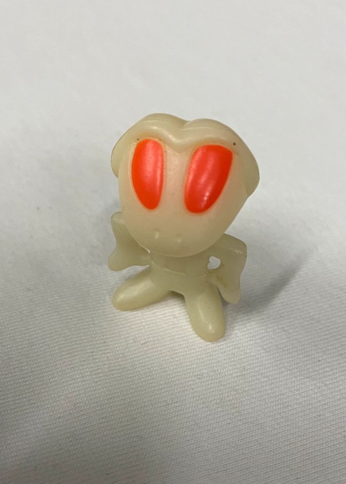 Genialty alien phosphorescent