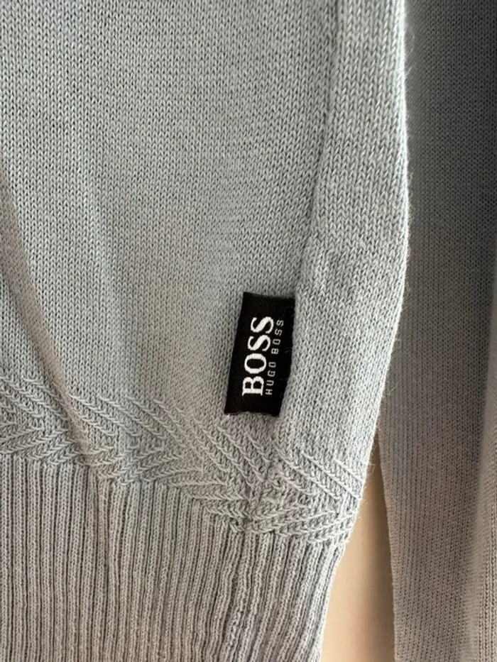 Pull bleu Hugo Boss en col V - taille S - photo numéro 4