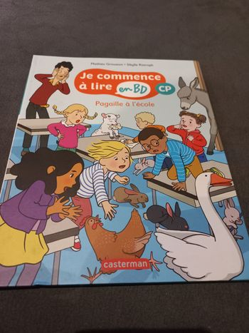 Livre je commence à lire en bd  cp pgaille à l'ecole