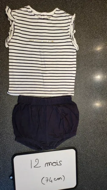 t-shirt + short taille 12 mois