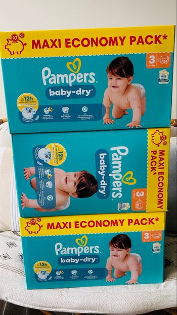 3 cartons de Pampers T3