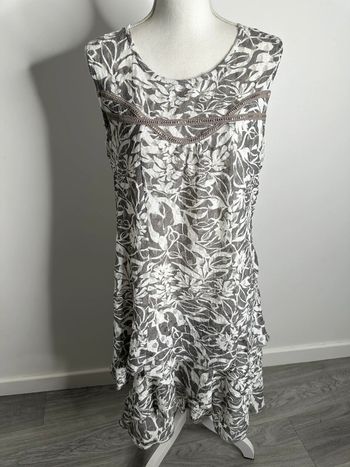 Robe à fleurs gris taupe et blanche Christine Laure T3 46 3XL