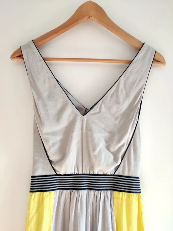 Très jolie robe - vila - neuve - xs - photo numéro 6