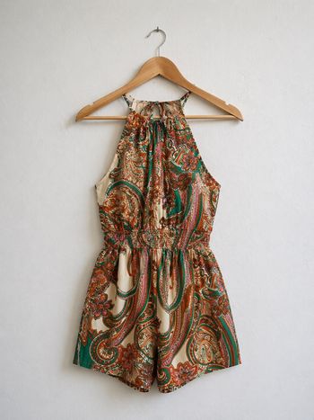 Combishort bohème XL neuf imprimé cachemire vert orange dos nu été chic