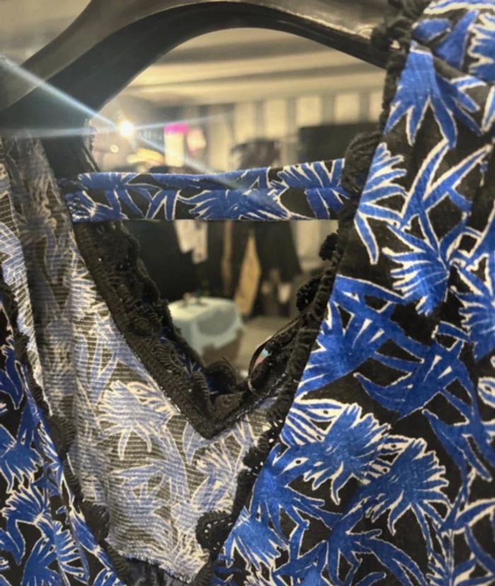 Haut femme fleuri bleu et noir XL - photo numéro 7
