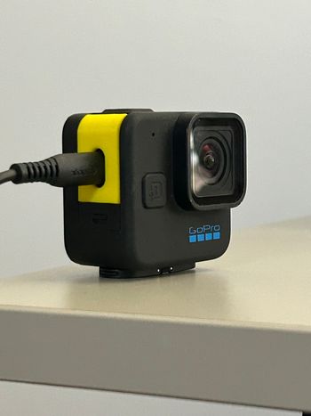 Cache latéral caméra – passage câble USB-C – impression 3D – sur mesure