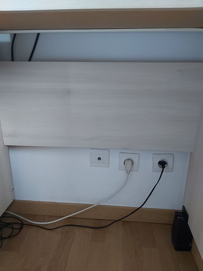 Bureau 5 tiroirs très bon état - photo numéro 4