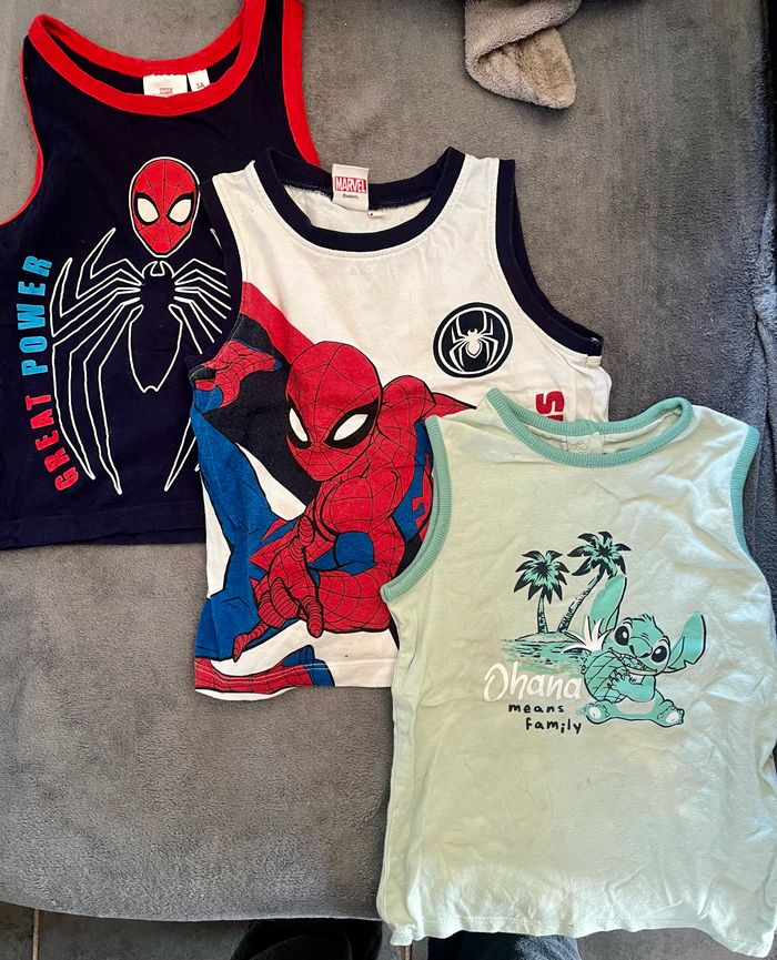 Lot débardeur garçon.