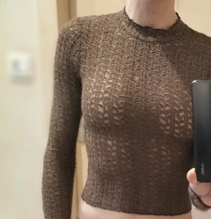 Top court / crop top en dentelle marron-taupe - photo numéro 3