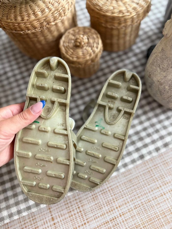 Sandales en gelée - couleur argenté - pointure 34 - peu portée - photo numéro 3