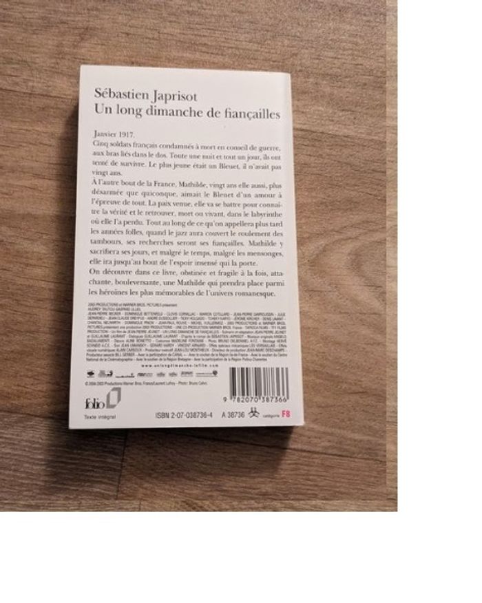 Livre un long dimanche de fiançailles - photo numéro 2