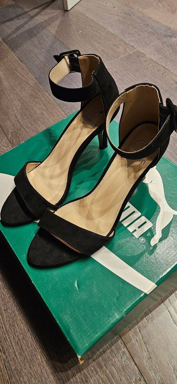 Escarpins noirs - Taille 39 - photo numéro 5