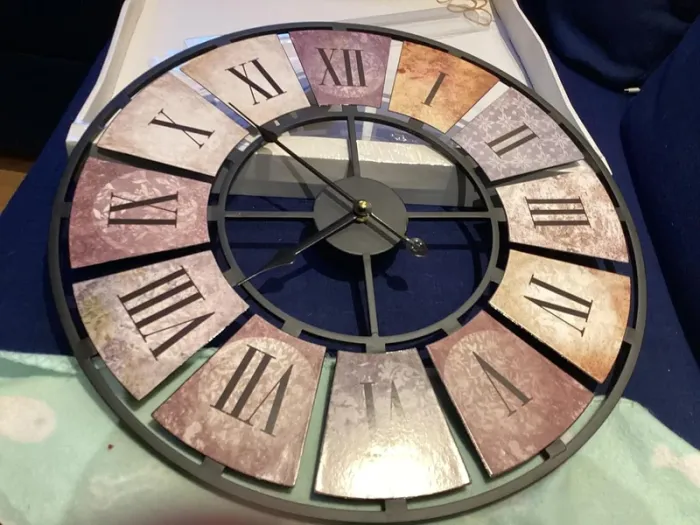 [NEUF] Grande horloge murale Vintage silencieuse en métal XXL Chiffres Romains rétro déco 50 cm