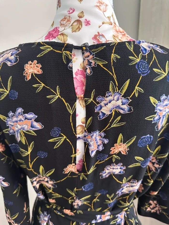 Magnifique robe noir fleuri avec poche - photo numéro 4