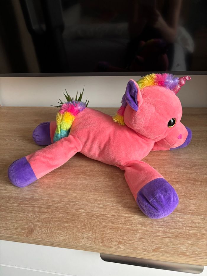 Peluche taille moyenne licorne 🦄 rose arc en ciel Auchan 20/30 cm