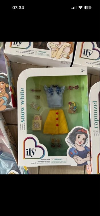 Tenue poupée ily blanche neige
