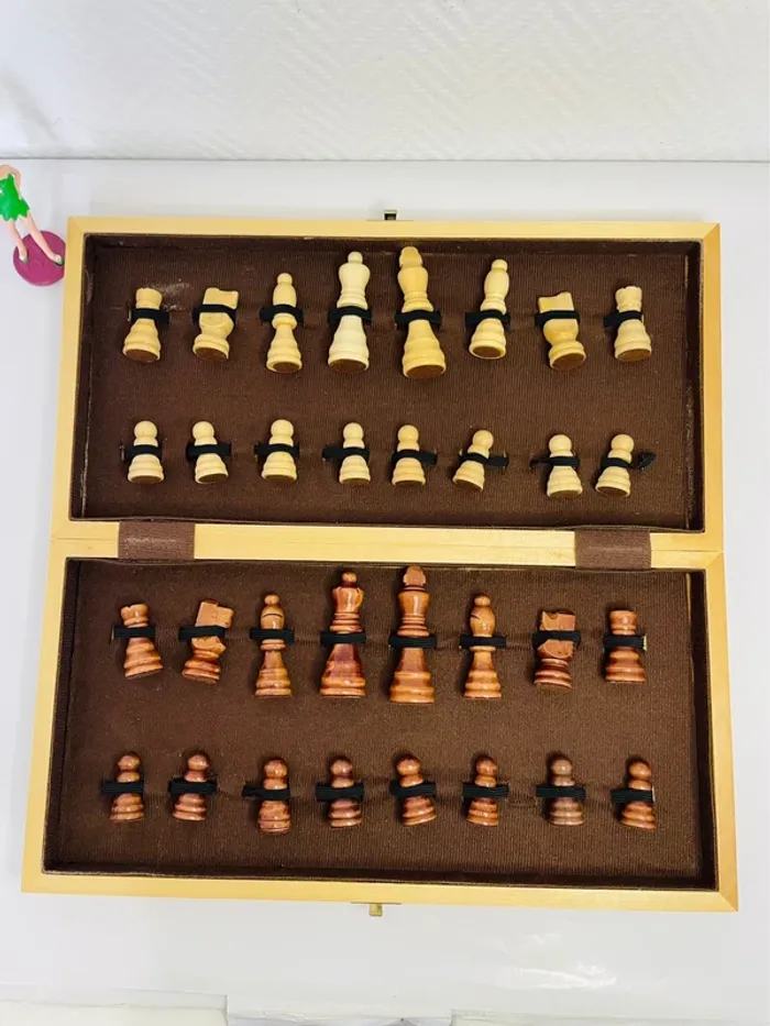 Jeu d’échecs en bois pliable - photo numéro 3