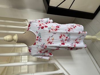 T Shirt Damart blanc et fleurs multicolores