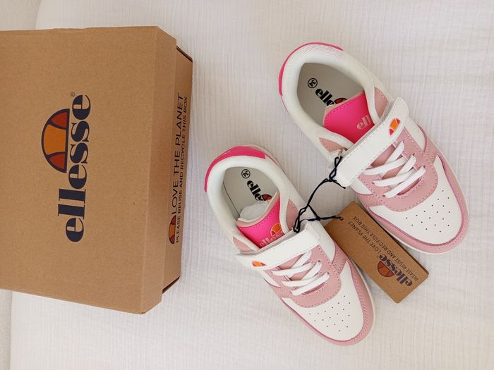 Jolie paire de baskets à scratch Ellesse pointure 34 neuves - photo numéro 2