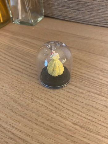 Figurine « La belle et la bête » sous cloche