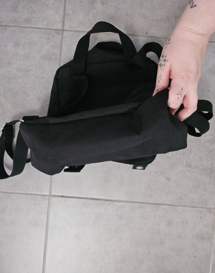 Sac à dos noir en toile - photo numéro 3