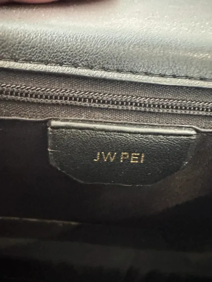 Sac à bandoulière Jw Pei, bon état mais il y a quelques marques d'usures, 20x15cm - photo numéro 3