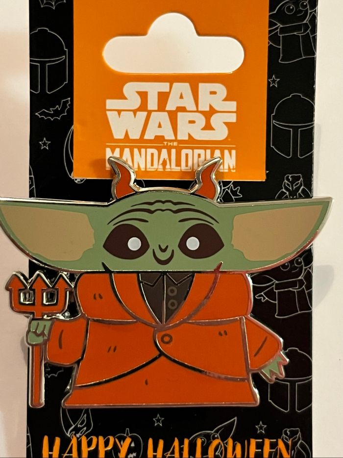 1 pin’s grogu the mandalorian Halloween 2023 - photo numéro 2