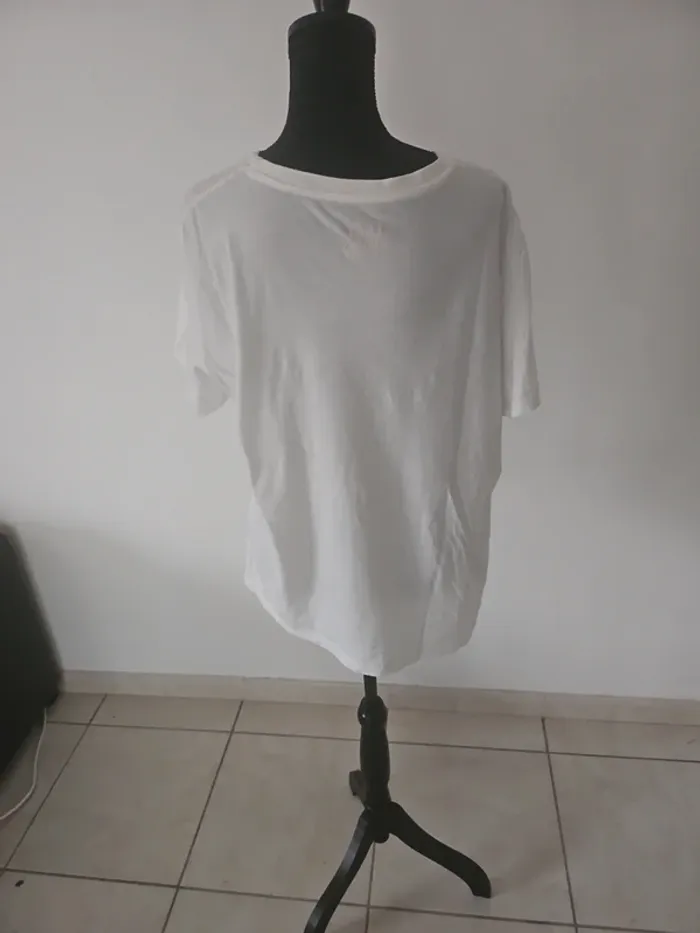 T-shirt marque Netflix - photo numéro 4