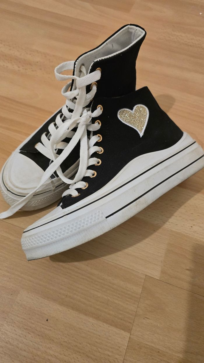 😍Superbes baskets en toiles pointure 37 😍