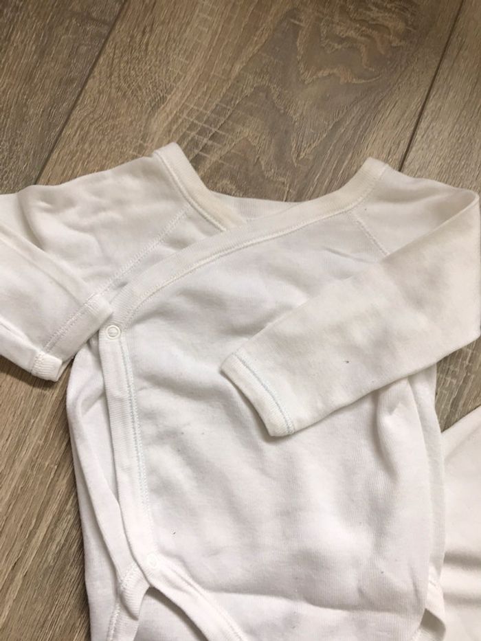 Lot bodies 3 mois - photo numéro 2