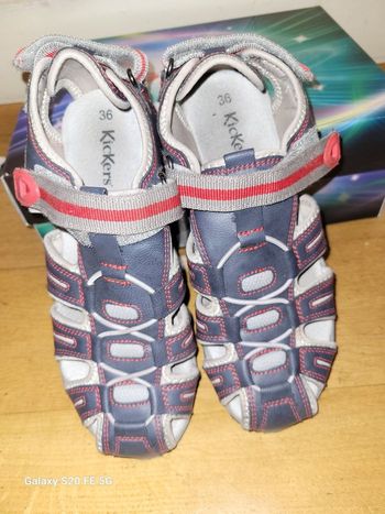 Sandales garçon neuves taille 36 Kickers